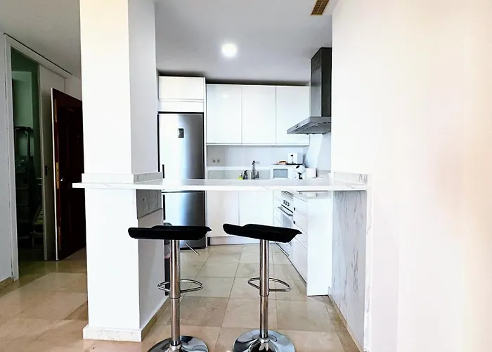 Modern, Location 2 Bedroom, Sea View شقة إِستيبونا