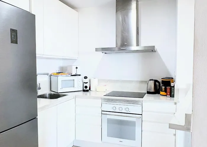 Modern, Location 2 Bedroom, Sea View إِستيبونا